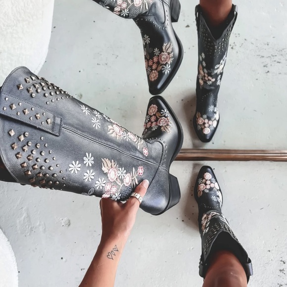 Dingo Poppy Leather Boots - Picture 8 of 8